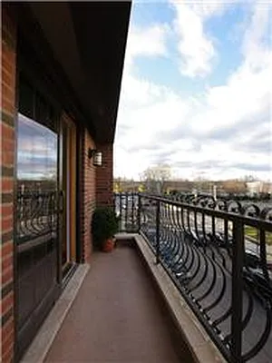 Sold by Exclusive Properties Sotheby's International Realty | media 13