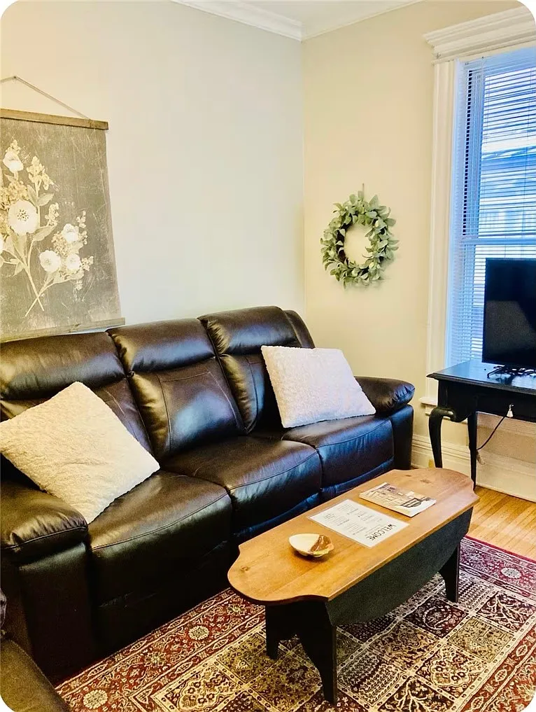 1 bed, 2.0 bath, 2442 sqft, $1,650 — Photo 3
