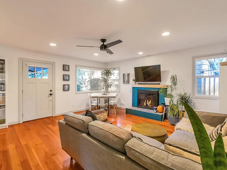 16417 Lake Forest Blvd — Photo 11
