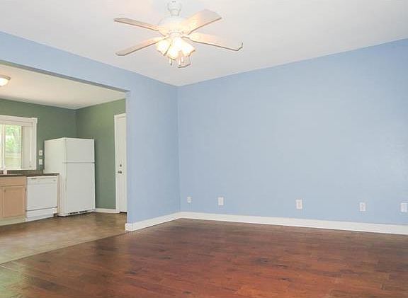 5th image of 858 Twin Oak Dr