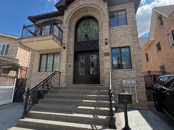 5647 136th St, Flushing, NY 11355