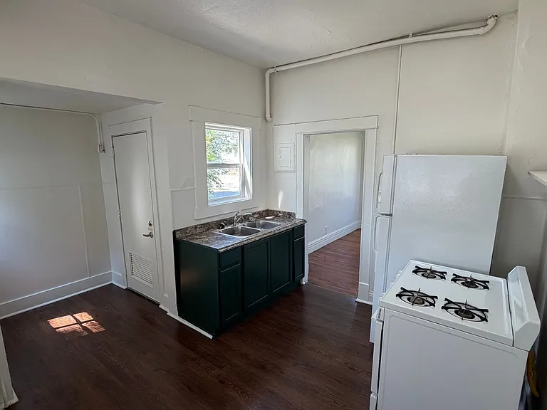 2523 Jones St — Photo 11