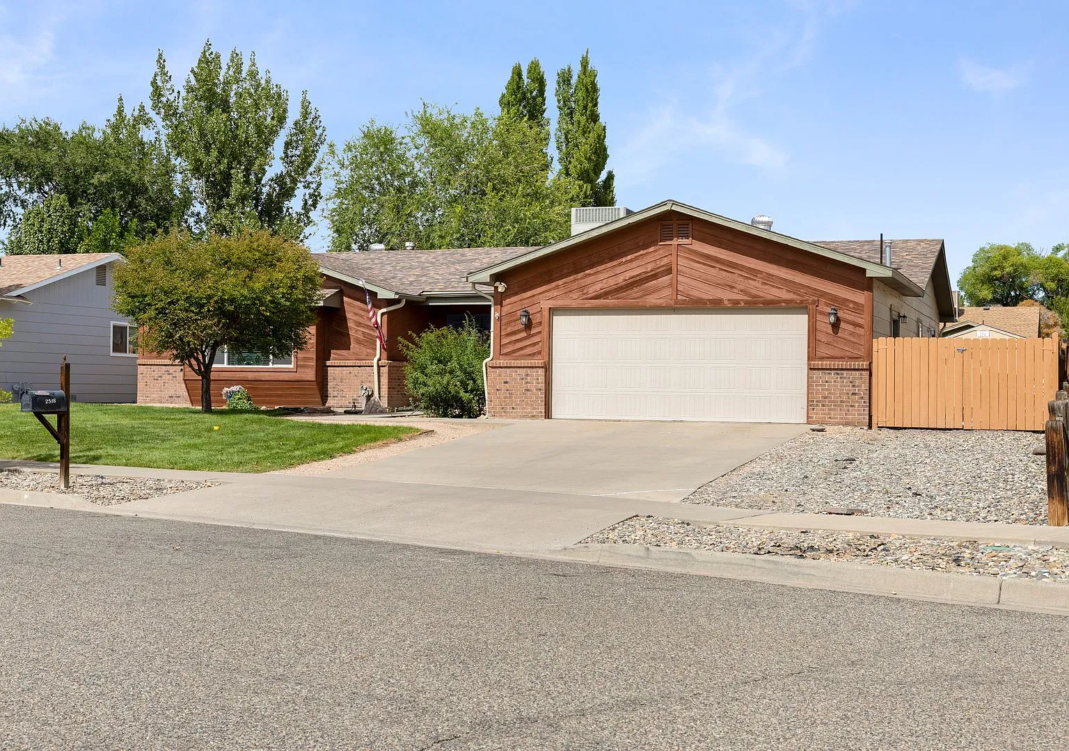 Beautiful one level home — Photo 1