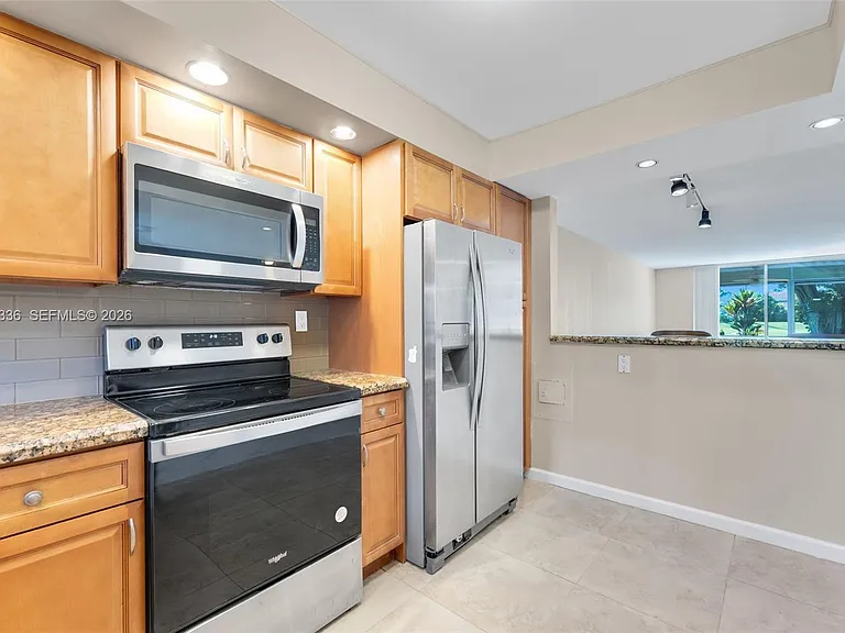9811 N Hollybrook Lake Dr #103 — Photo 5
