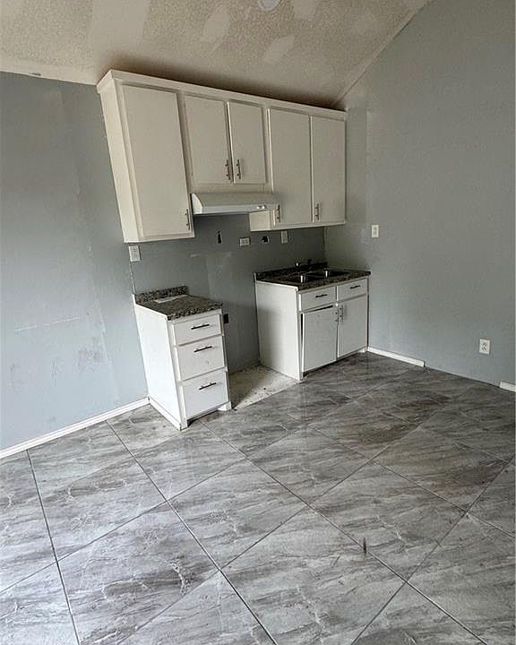 2nd image of 112 N Pino St