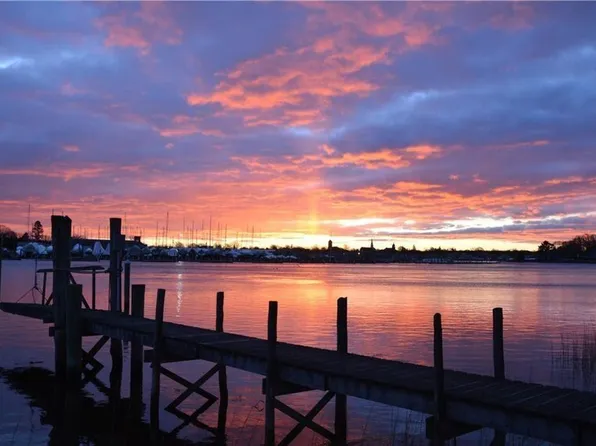 11 Mathewson Rd, Barrington, RI 02806