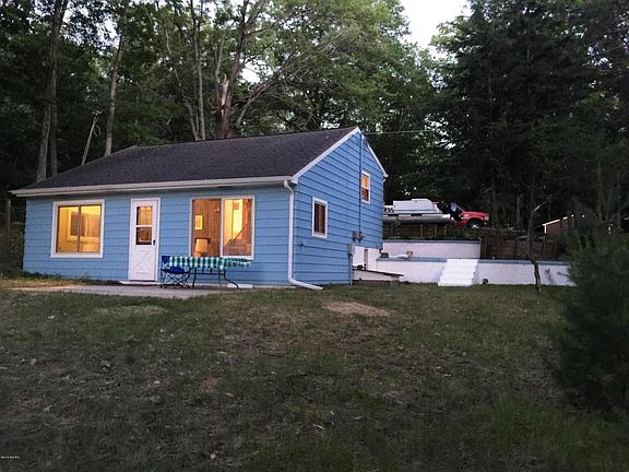 2nd image of 9956 Chippewa St