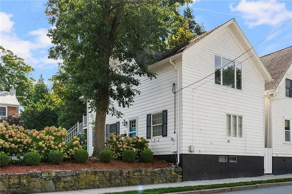 2 bed, 1.0 bath, 1504 sqft, $4,000 — Photo 2