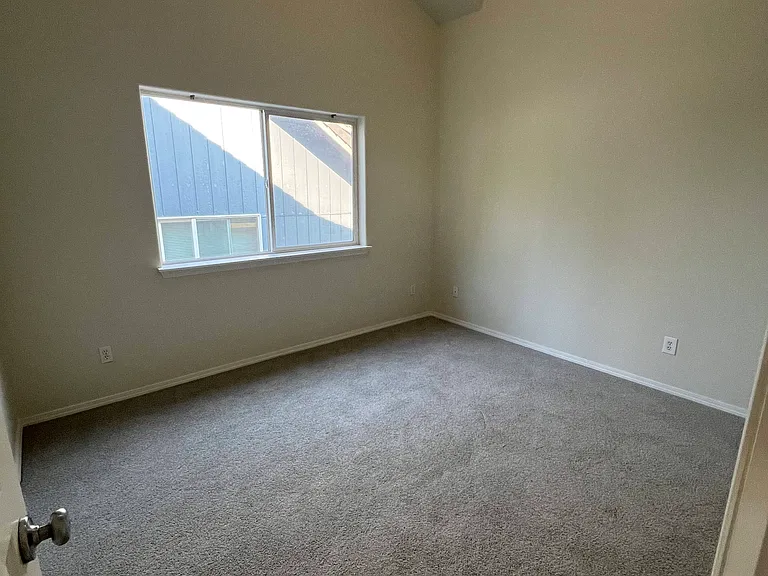 4774 SE Paladin Ln — Photo 2