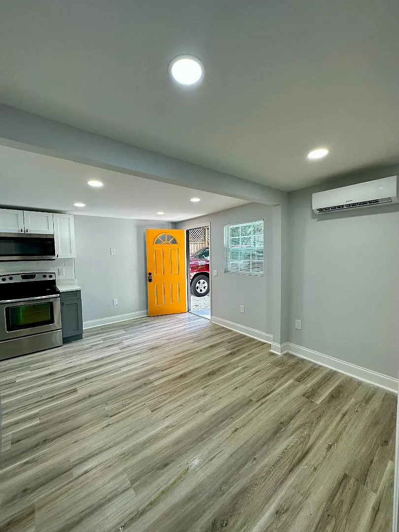 1021 East Cayuga Street - Unit C — Photo 3