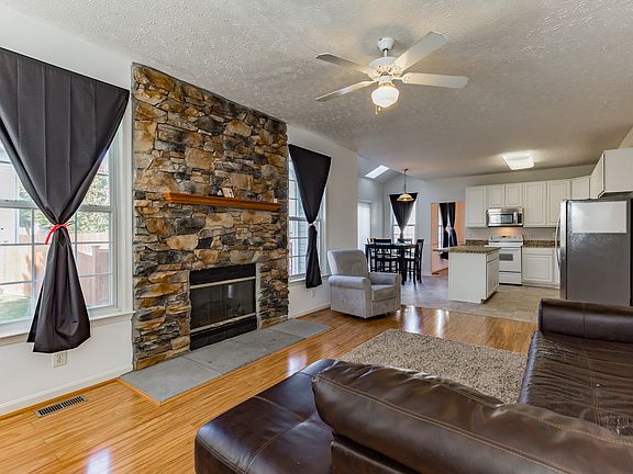 2nd image of 22110 Goldenrod Dr