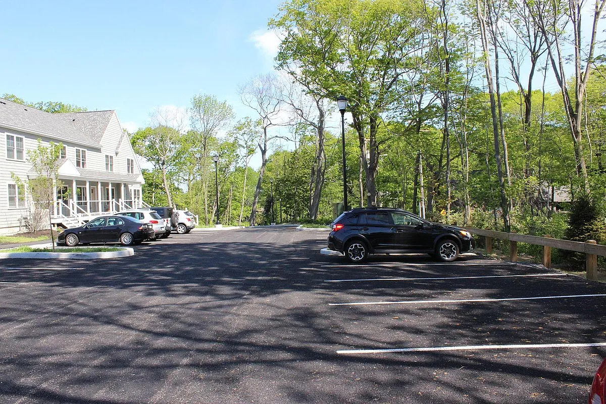 Building Photo - 10 Hill Way #4
