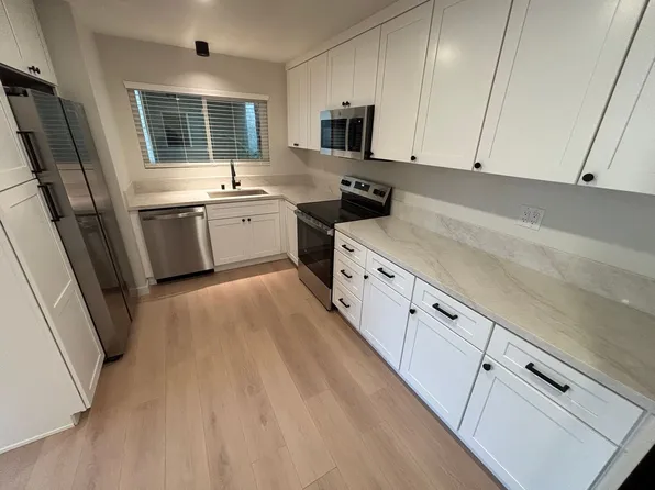 Laguna Drive, 975 Laguna Dr APT 19, Carlsbad, CA 92008
