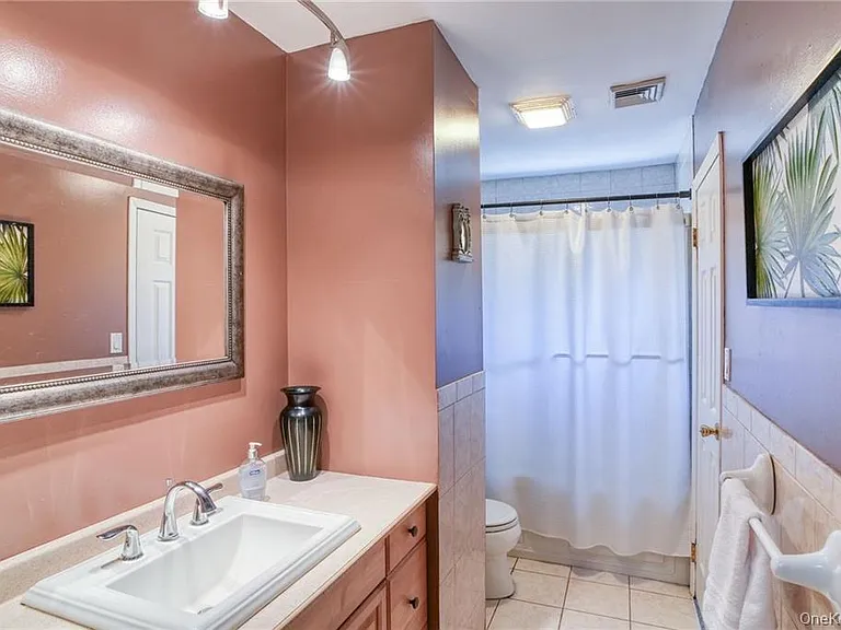 10 Capital Dr — Photo 17