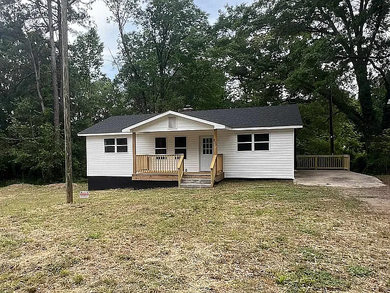 211 Rhode Island Cir — Photo 1