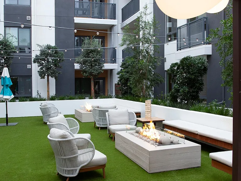 SYNC on Canoga — Photo 10