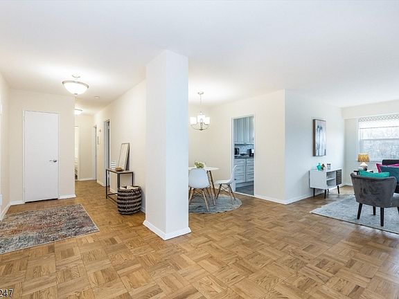 4th image of 415 Claremont Ave APT 4E