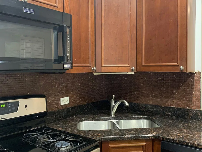 1360 W Greenleaf Ave #1S — Photo 8