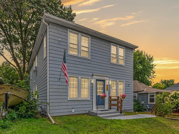 60 Grove St, Mahtomedi, MN 55115