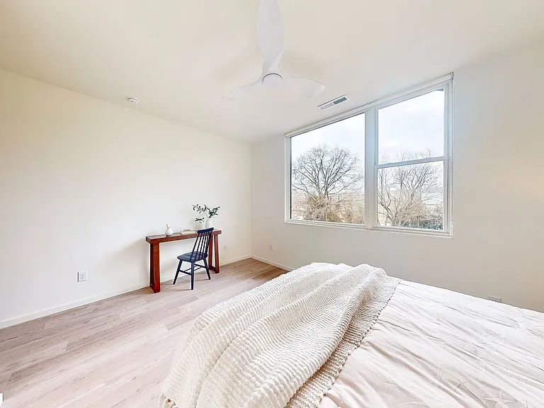 218 N Dillard St — Photo 14