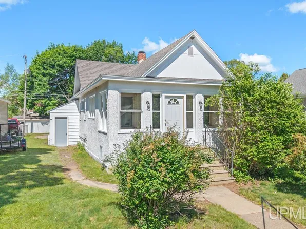 219 N 20th St, Escanaba, MI 49829