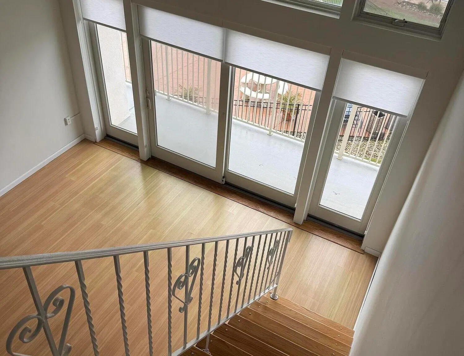 1 bed, 1.5 bath, 1000 sqft, $3,200 — Photo 3