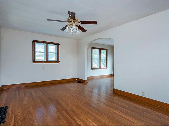 3rd image of 1034 Woodlawn Ave