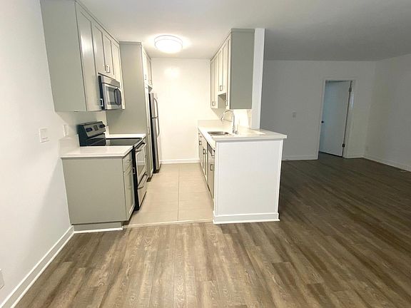5th image of 310 S Sherbourne Dr #Peutfs8yh