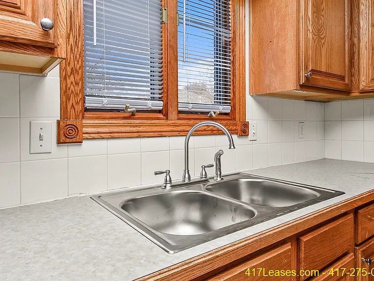1261 E Lakewood St — Photo 17