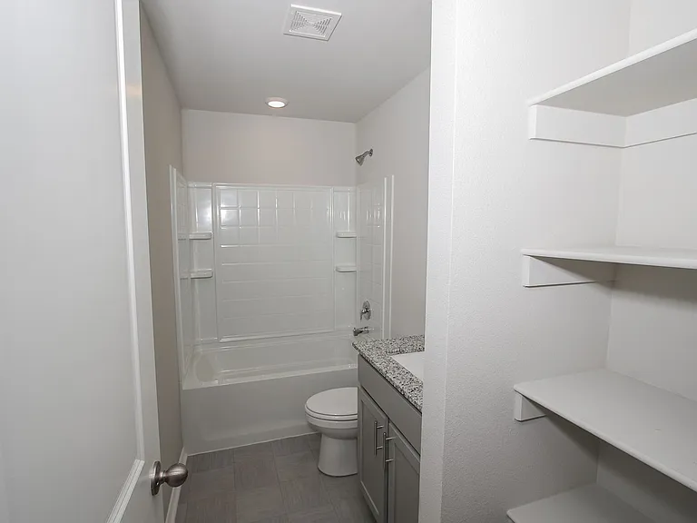 606 Comanche Dr — Photo 17