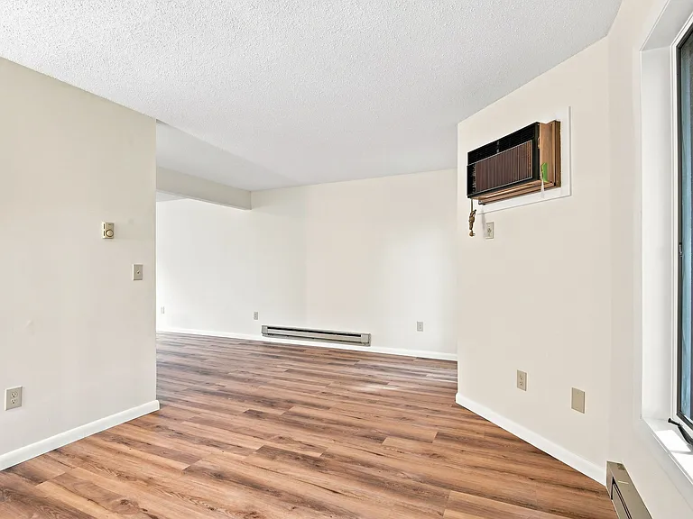 44 Tolland Ave #20 — Photo 14