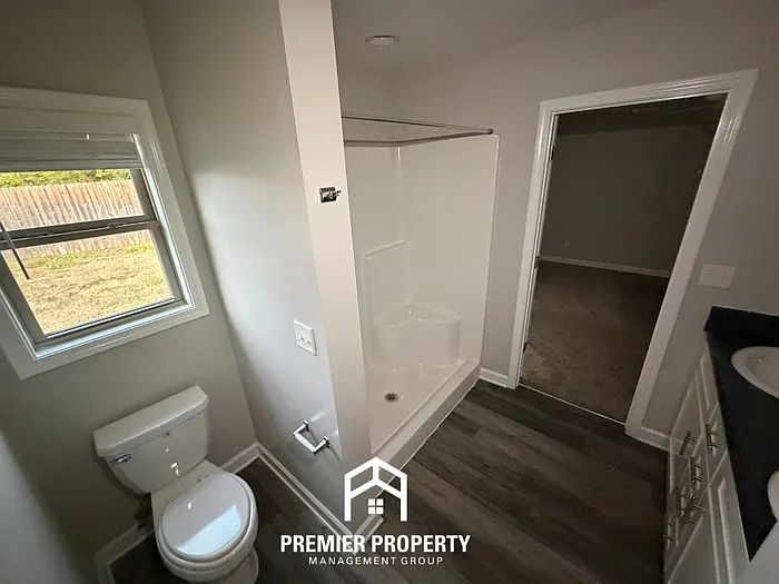 110 Castlebar Cir — Photo 9
