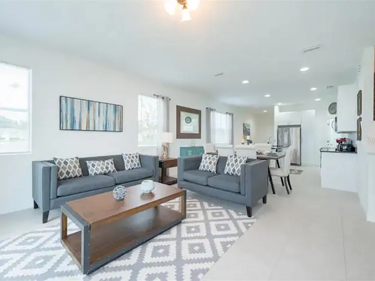 470 Lake Shore Pkwy — Photo 3