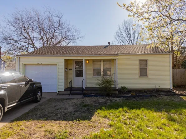 1944 S Edgemoor Dr, Wichita, KS 67218