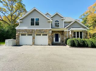 105 Perry Ave, Norwalk, CT 06850