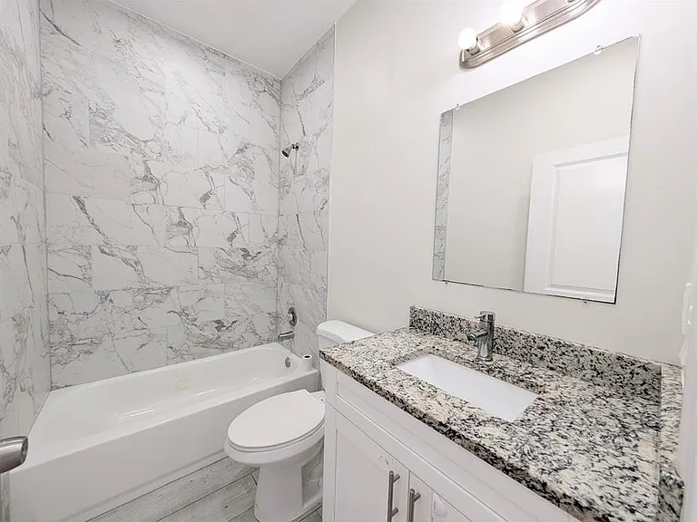 1562 W 26th Ct — Photo 5