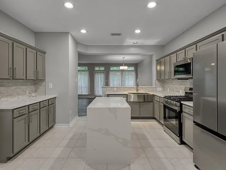23 Alderon Woods Pl — Photo 2