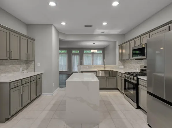 23 Alderon Woods Pl, Spring, TX 77382