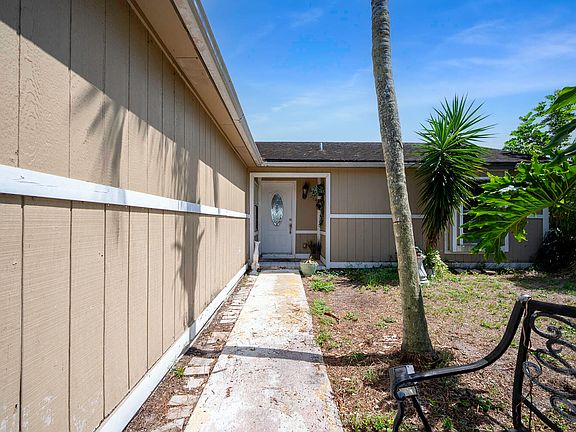 3rd image of 1062 SW Payne Avenue