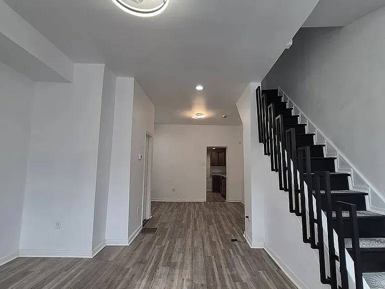 4031 Cambridge St — Photo 4