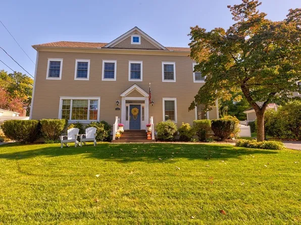 125 Charles River St, Needham, MA 02492