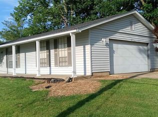 15 Sunnyfield Rd, Saint Peters, MO 63376