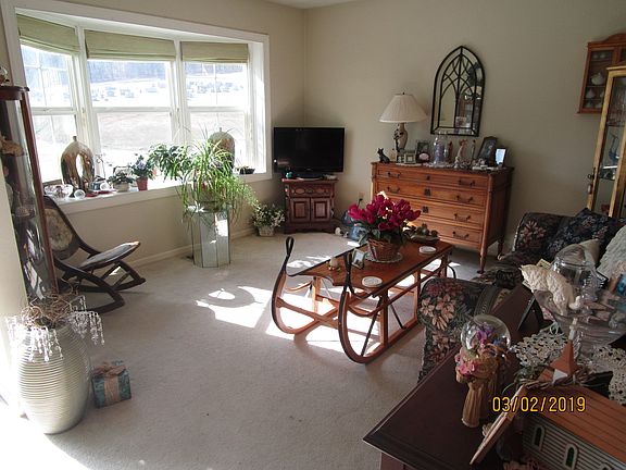 Front room, bay window.