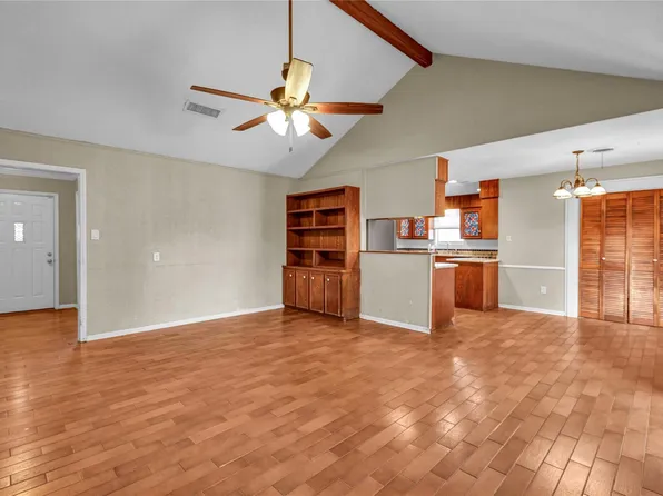 133 Nasturtium St, Lake Jackson, TX 77566