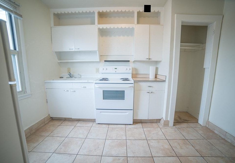 2nd image of 420 E Armour Blvd APT 9W