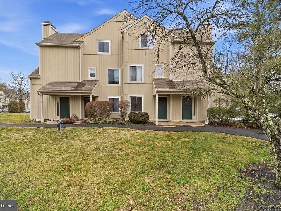1st image of 118 Woodlake Dr