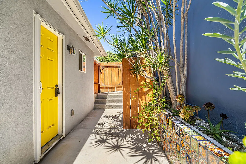 2 bed, 500 sqft, $2,455 — Photo 1