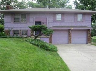 3404 S Queen Ridge Dr, Independence, MO 64055