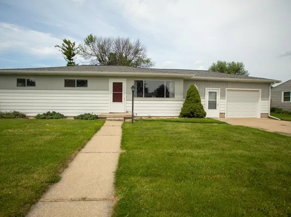 2806 Paradise Ct, Bay City, MI 48708