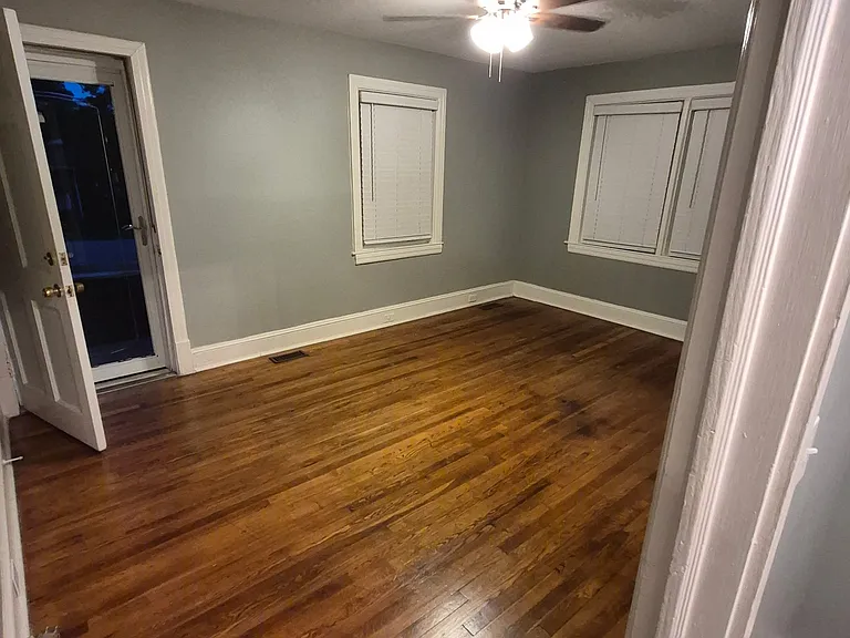 309 E Jones St — Photo 8